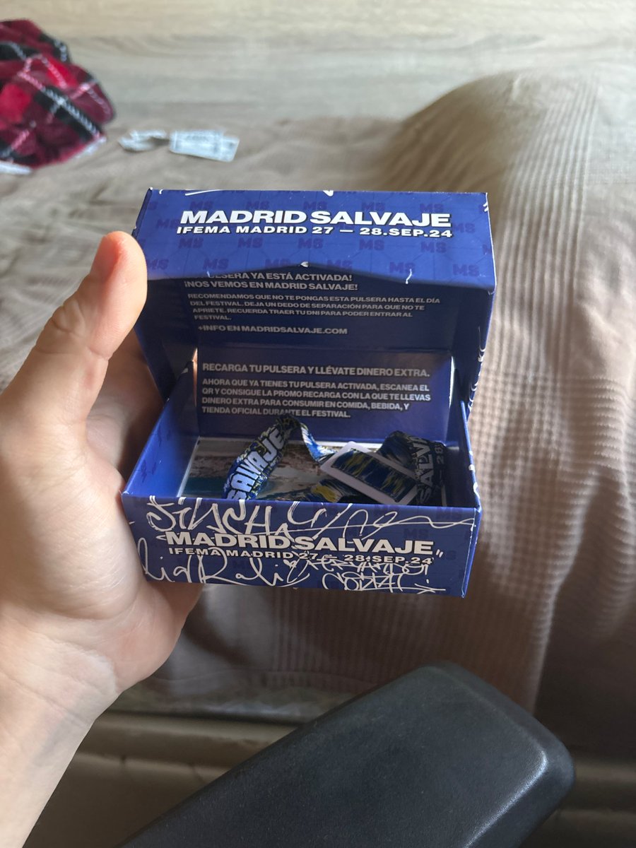 _SaQ22's tweet photo. Me voy a comer esta mierda esto es inhumano, 66€ pagué por la puta entrada al madrid salvaje el que me lo compre le hago una estatua https://t.co/Nk0uRlVNIc