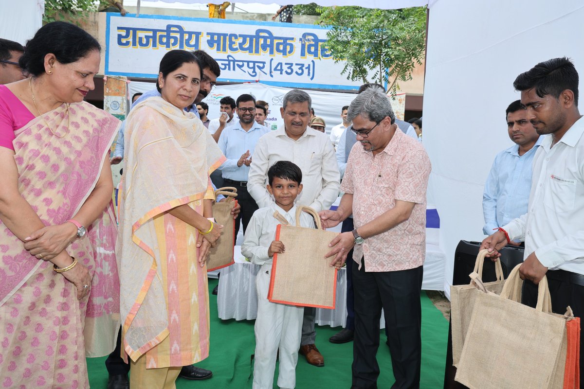 Swachhta Action Plan 2024-25 at PPG Commissionerate- The CC, Customs (DZ) inaugurated a Water Harvesting Plant and carried out a Plantation Drive at ICD Garhi Harsaru. He also led a Cleanliness Drive at Govt. School in Wazirpur and distributed hygiene kits amongst the students.