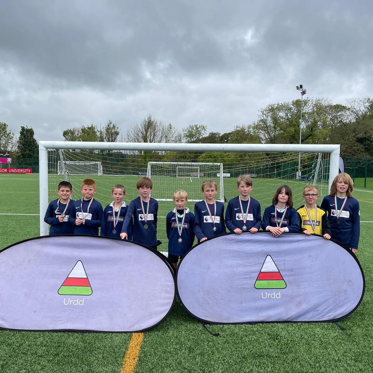 Urdd Eryri (@urdderyri) on Twitter photo Diolch i bawb am gymryd rhan heddiw! Llongyfarchiadau i <a href="/ysgol_yrhendre/">Ysgol Yr Hendre</a> a <a href="/ysgolygarnedd/">Ysgol Y Garnedd</a> am ffeinal arbennig! Ymlaen i'r Pêl-droed Merched a Bl.3+4!
⚽️🏴
Thank you to everyone that took part today! Congratulations to <a href="/ysgol_yrhendre/">Ysgol Yr Hendre</a> and <a href="/ysgolygarnedd/">Ysgol Y Garnedd</a> for a great Final! Diolch i bawb am gymryd rhan heddiw! Llongyfarchiadau i <a href="/ysgol_yrhendre/">Ysgol Yr Hendre</a> a <a href="/ysgolygarnedd/">Ysgol Y Garnedd</a> am ffeinal arbennig! Ymlaen i'r Pêl-droed Merched a Bl.3+4!
⚽️🏴
Thank you to everyone that took part today! Congratulations to <a href="/ysgol_yrhendre/">Ysgol Yr Hendre</a> and <a href="/ysgolygarnedd/">Ysgol Y Garnedd</a> for a great Final!