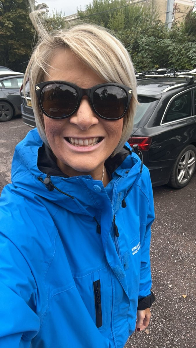 Jennifergaunt11's tweet photo. Swindon railway station has had a tough few weeks. Time to show it a little bit of love. @GWRHelp your Swindon team are amazing ❤️ lots of love, the team at WHSmith #GWR #Swindon #retail #WHSmith #Platform #GateLine #Staff https://t.co/8rcw97TI9a