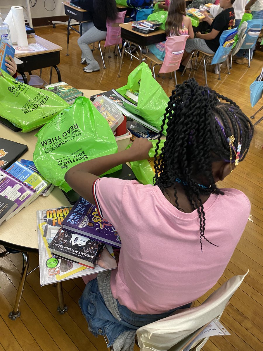 Thank you to Bernie’s Book Bank! The students at Farragut are very happy to receive their books!