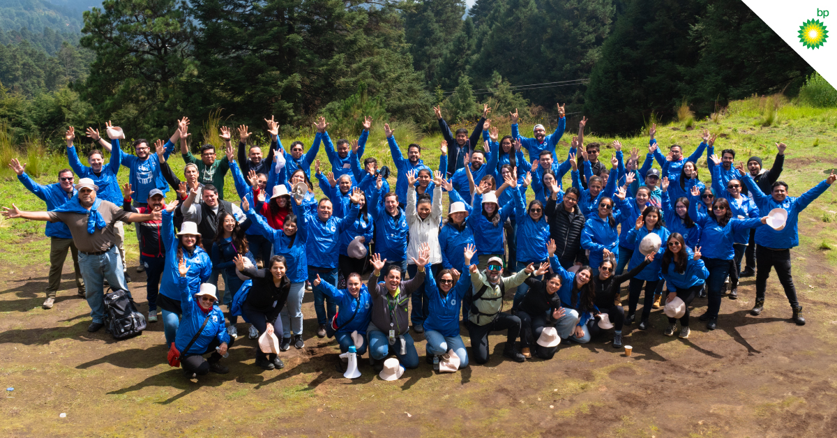 bp_MEX's tweet photo. 🌱✨ El pasado 20 de septiembre nos unimos para contribuir a la reforestación de la biósfera de Apapaxles, en el Ajusco. Siguiendo todas las medidas de seguridad, nuestros colaboradores participaron activamente en esta iniciativa 🌳✋🌍 

#Reforestación #bpMexico https://t.co/fyA3eSFIB1