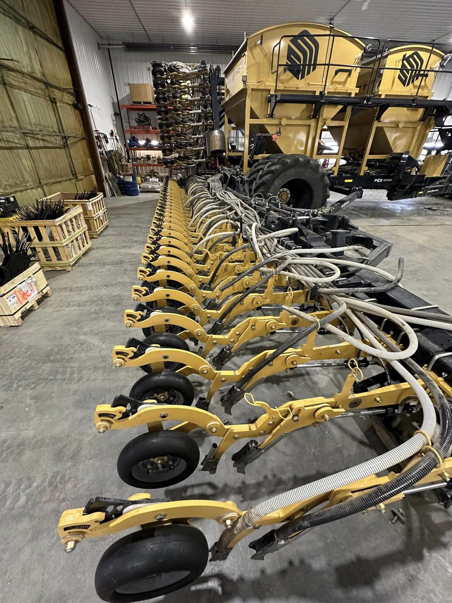 Fall got you thinking about seeding for next year? Your local SeedMaster dealer has you covered. If you're in NE Alberta, make sure to visit <a href="/PCEfarmSALES/">PEACE COUNTRY EQUIPMENT</a> and ask about the 2025 SeedMaster offerings including the Ultra SR. peacecountryequipment.com/brands/seedmas…

📸: Peace Country Equipment