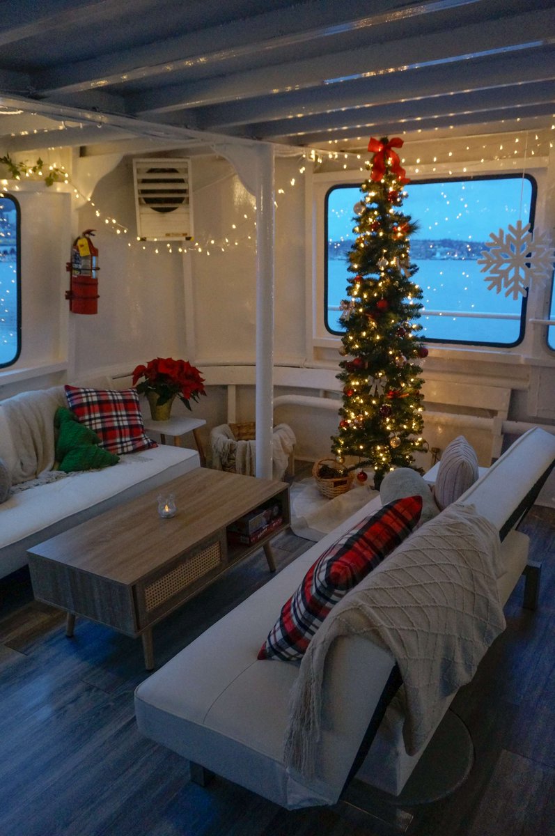 Is it too soon to be thinking about this? 👀 Btw Holiday Cruises are Online Now...! 🎄

#Seattle #waterwayscruises #Christmas #SeattleChristmas #Paradeoflights #Holidaycocktails #Santa #Boat #Cruise #PNW #SeattleEvents