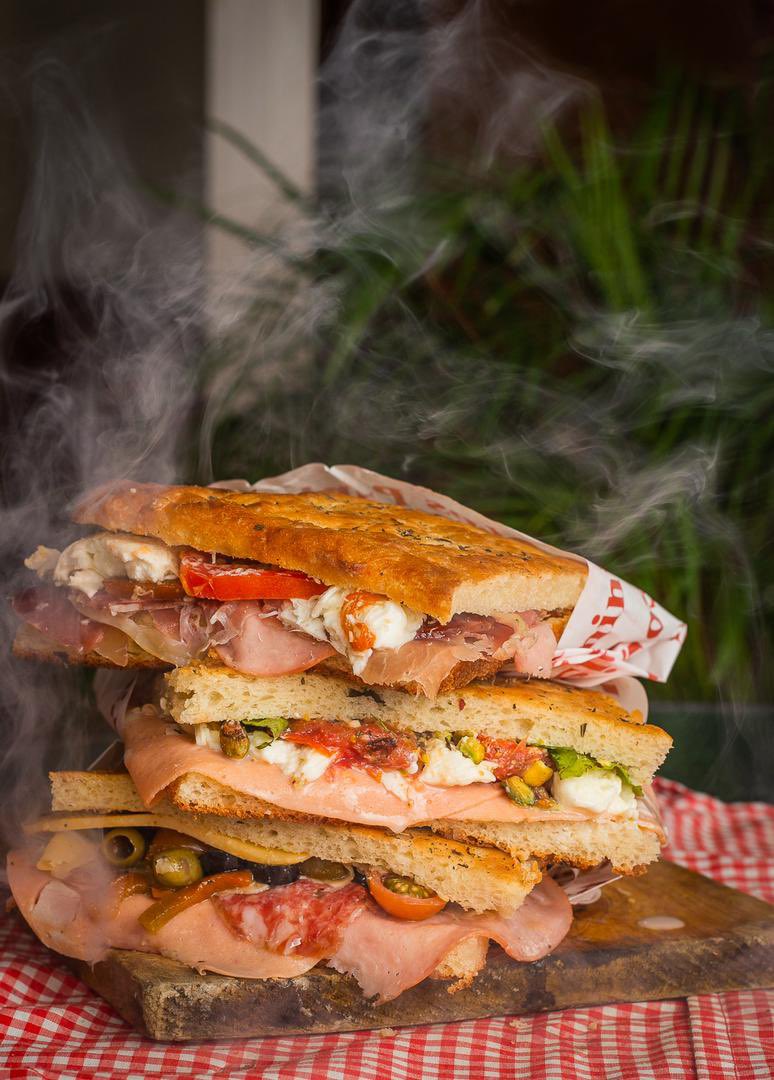 Tienen que darse el gusto de pobrar estos paninis son lo mejor de lo mejor @lospaninismcy en Instagram