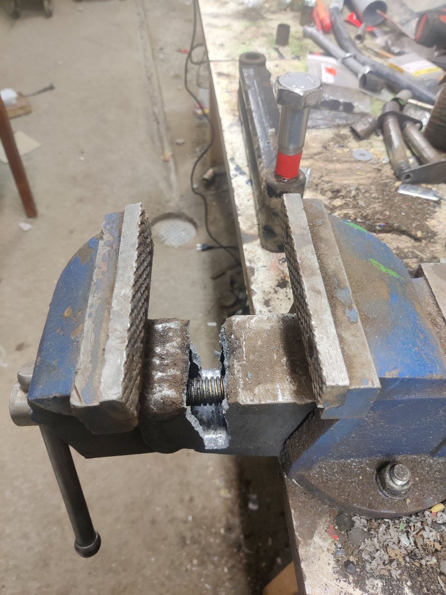 Olen ruuvipenkin pahoinpitelijä.