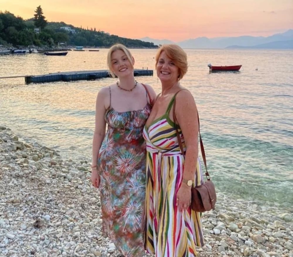 Elizabeth Mia (@elizabeth_jk77) on Twitter photo 