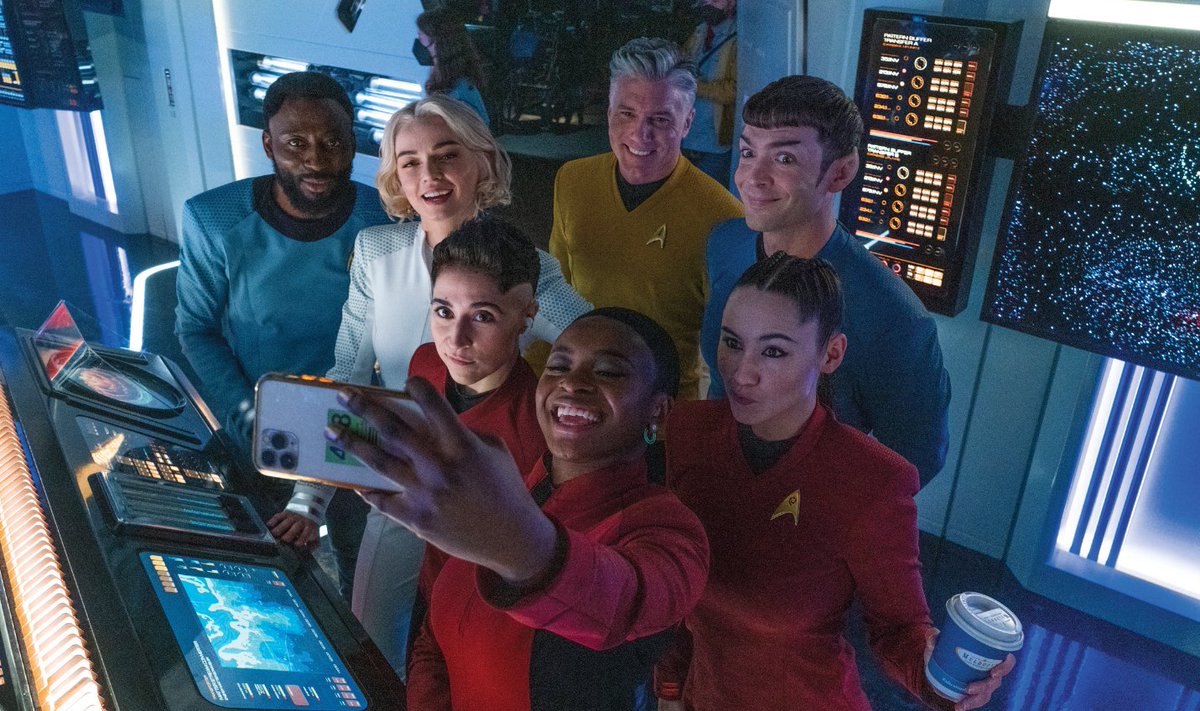 BackoftheHead's tweet photo. Love this #StrangeNewWorlds selfie gem from @NanaVisitor's upcoming book, #OpenAChannel. https://t.co/3udN2qsAdm