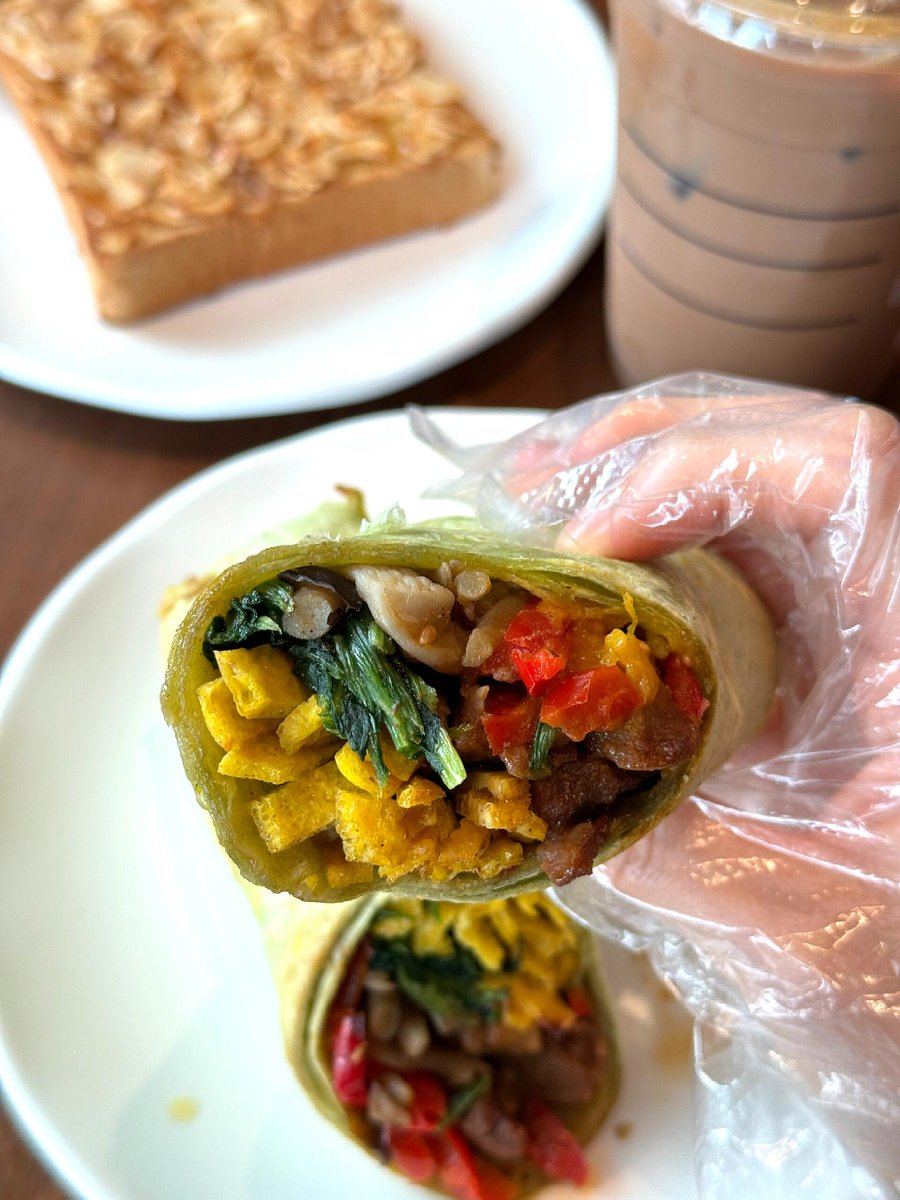 kiseffy's tweet image. "Lunch break: the most important appointment of the day."🥰🥰🥰