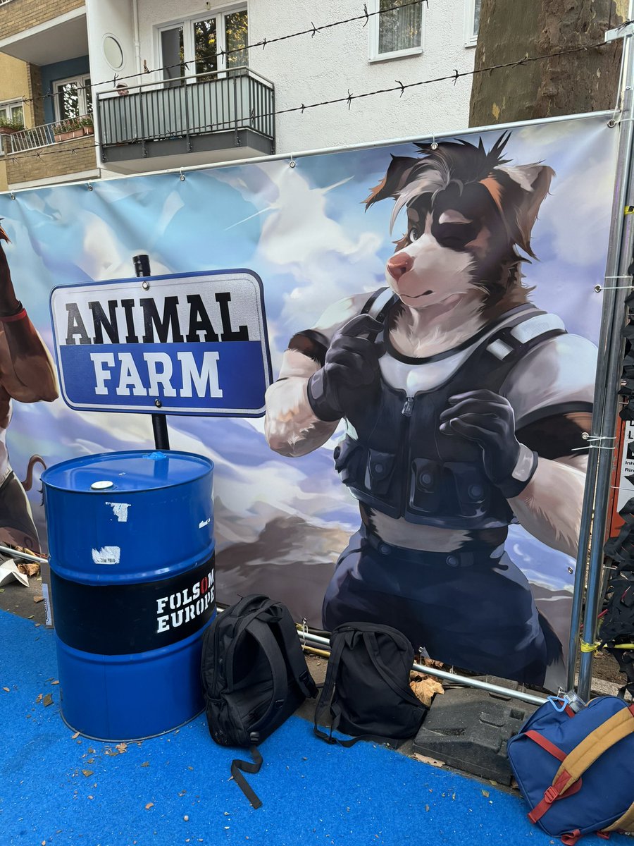 tybo_pup's tweet photo. Nice cartoon characters and a rest area for puppies at the Animal Farm https://t.co/2kKLm0ufir