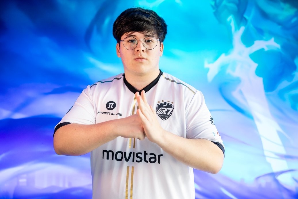 성진우 | MindFreak 🇰🇷 (@mfreak00) on Twitter photo Si MOVISTAR R7 pasa del play-in regalo 3 CAMISETAS de las que usan en #Worlds2024
Seguid a <a href="/mfreak00/">성진우 | MindFreak 🇰🇷</a>
Seguid a <a href="/Rainbow7lol/">RAINBOW7 EQUIPO NO TAN CHICO</a>
Sorteo solo para Latinoamerica (no veas los putos gastos de envio a EU)
Me alegro haberme equivocado, en esta cuenta se banca hasta el final 🫡 Si MOVISTAR R7 pasa del play-in regalo 3 CAMISETAS de las que usan en #Worlds2024
Seguid a <a href="/mfreak00/">성진우 | MindFreak 🇰🇷</a>
Seguid a <a href="/Rainbow7lol/">RAINBOW7 EQUIPO NO TAN CHICO</a>
Sorteo solo para Latinoamerica (no veas los putos gastos de envio a EU)
Me alegro haberme equivocado, en esta cuenta se banca hasta el final 🫡