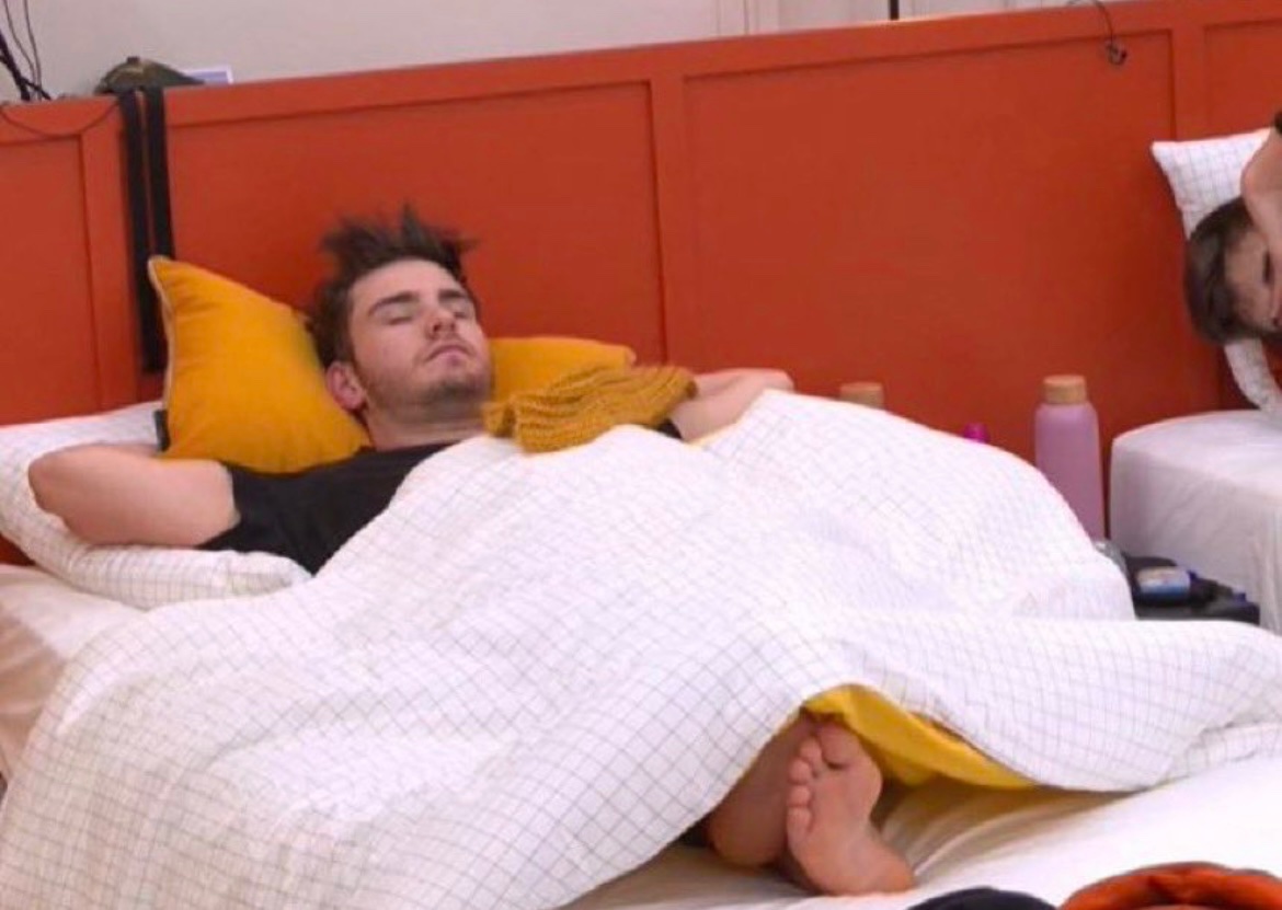 Feet&Bulge tweet media
