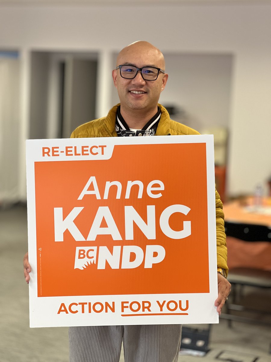 AnneKangBurnaby's tweet image. Today's the day! Our wonderful volunteers are out in the community delivering the signs you've requested. 

Thank you for all of your support! #bcndp #bcpoli