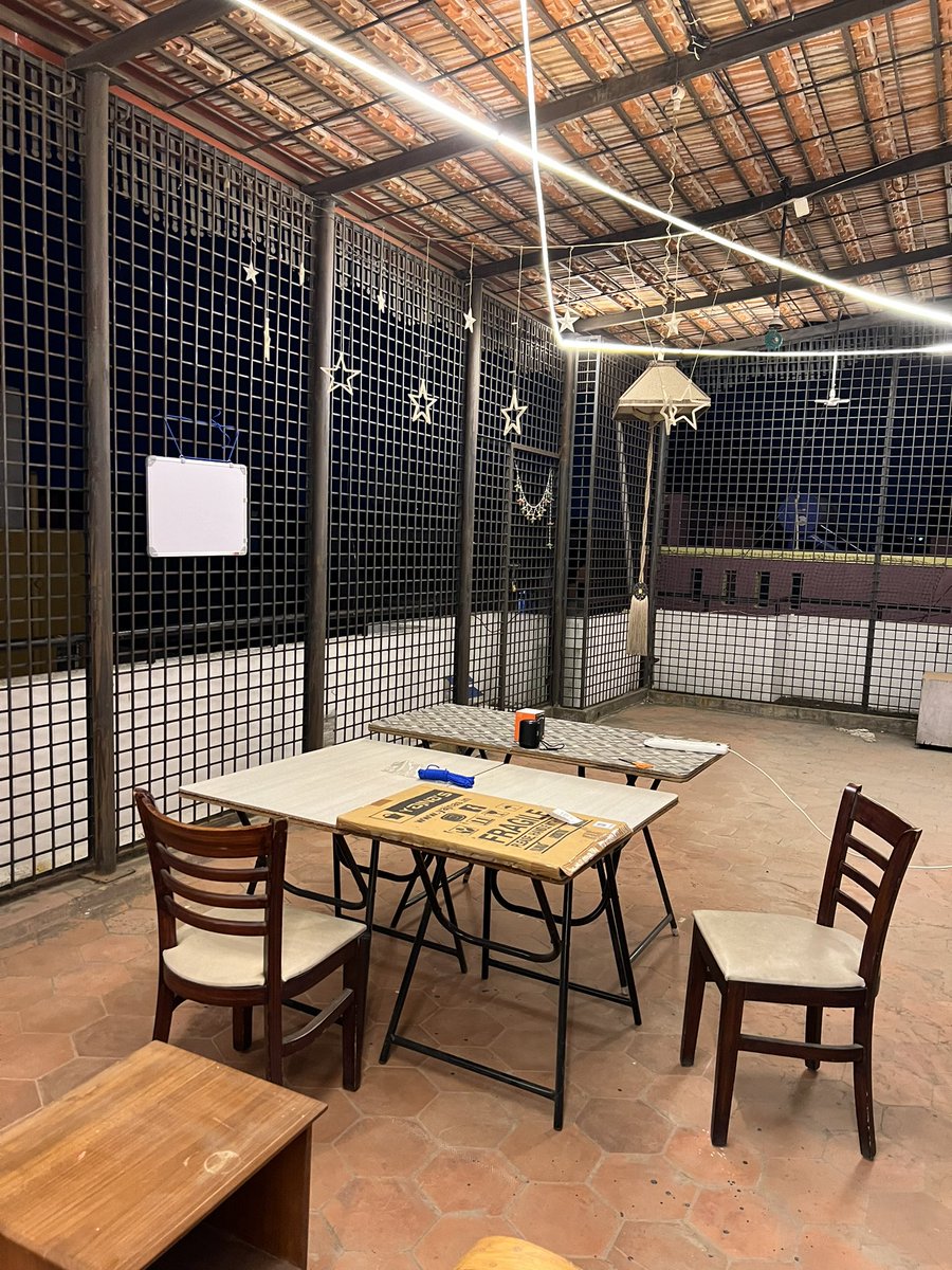 Every great startup begins with a scrappy office. Here’s our new space on a balcony:

Excited for the next phase 🚀

LFG. #startup #buildinpublic