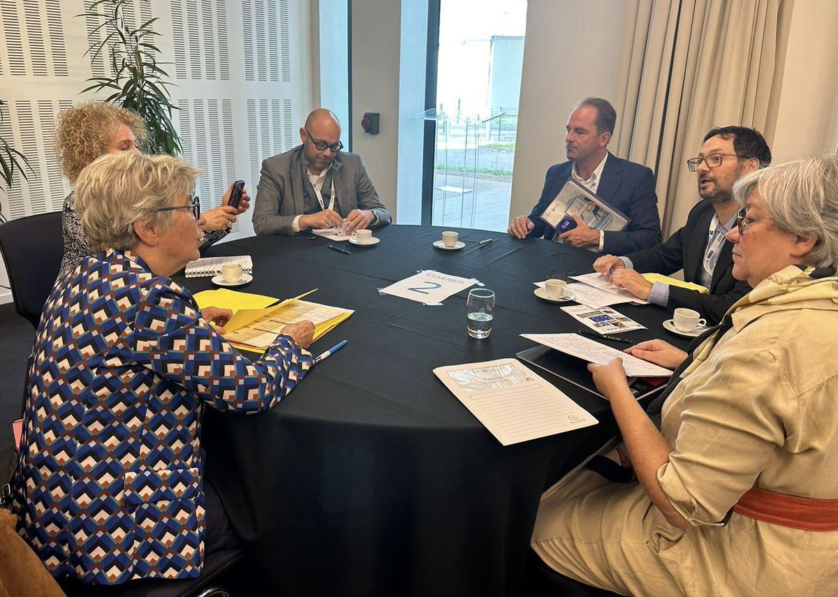 Hier, j’ai pu redire aux présidentes et présidents de régions, lors du Congrès des <a href="/Regionsdefrance/">Régions de France</a> à #Strasbourg, toute notre détermination à faire de nos coopérations futures de véritables réussites ✨

🙏 <a href="/xavierbertrand/">Xavier Bertrand</a> <a href="/CaroleDelga/">Carole Delga</a> <a href="/LoigCG/">Loïg Chesnais-Girard</a> <a href="/Franck_LEROY_/">Franck LEROY</a> <a href="/MarieGuiteDufay/">Marie-Guite Dufay</a> 2/4