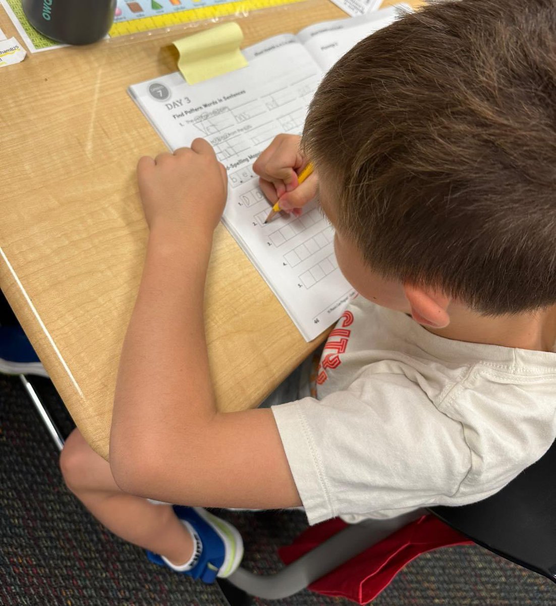 MillbrookeMax's tweet photo. We’ve got some pretty phenomenal future teachers at MB!  Today in 1st grade, Mrs. Brownrigg and Ms. Dyro continue to focus on phonics and how to decode words. #theresnoplacelikemillbrooke #OPSMakeTodayCount @olatheschools https://t.co/Im7ywVbLpK