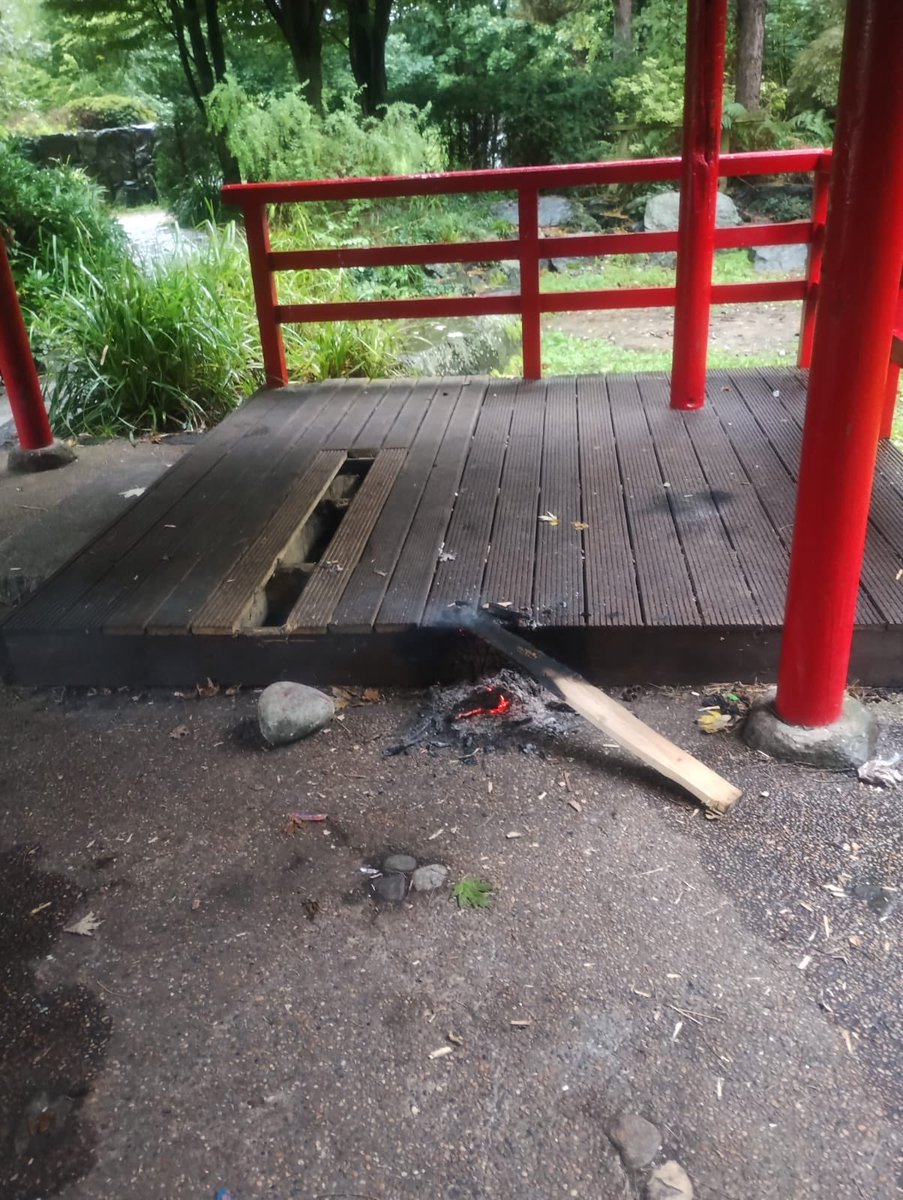 FestivalGardns's tweet image. More damage in the Japanese Garden in the Festival Gardens just now, found still smouldering. Beggars belief. @lpool_LSSL @lpoolcouncil