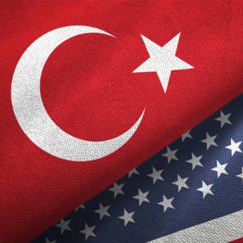 haskologlu's tweet photo. ABD Yargısı, New York Belediye Başkanı Eric Adams hakkında 57 sayfalık iddianame hazırladı. Hazırlanan İddianamede: 

Adams'ın, Türk iş insanlarından ve Türk devlet yetkililerinden (rüşvet olarak değerlendirilen) hediye ve büyük bağışlar aldığı,

Bunun karşılığında New York'ta bulunan Türkevi konusunda bazı izinler verdiği,

Usulsüz olduğu değerlendirilen bu izinler arasında; güvenlik ruhsatsız, itfaiye izinleri vb. yer aldığı

Türk Hava Yolları'ndan en yüksek fiyatlı koltuklarla sayısız kez ücretsiz uçtuğu iddia ediliyor.

Bu iddialar Türk medyasında konuşulmasa da tüm ABD medyasının gündeminde.