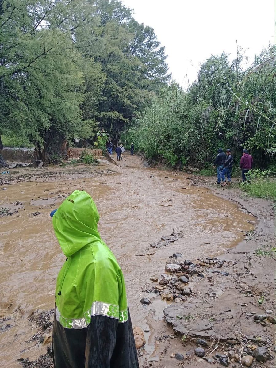 DanielGOaxaca's tweet photo. Hacemos un llamado a las autoridades del Gobierno del Estado de Oaxaca (@GobOax), @SEDENAmx y @GN_MEXICO_ , para que se atiendan de manera urgente y oportuna a las comunidades de los municipios en las regiones #Chatina, #SierraSur #Costa y #Mixteca, afectadas por las lluvias del #Huracán Jhon, toda vez que se encuentran incomunicadas y sin servicios básicos.
Mi solidaridad con las y los habitantes de los municipios afectados
#LaEsperanzaNosUne
#Daniel #Gutierrez #Oaxaca
#LaEsperanzaDeOaxaca
#MovimientoDemocráticoNacional
#SUMA