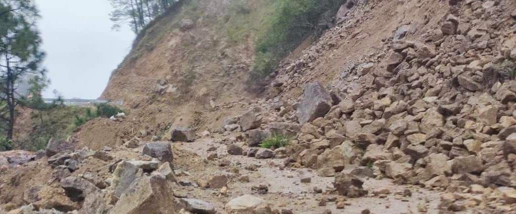 DanielGOaxaca's tweet photo. Hacemos un llamado a las autoridades del Gobierno del Estado de Oaxaca (@GobOax), @SEDENAmx y @GN_MEXICO_ , para que se atiendan de manera urgente y oportuna a las comunidades de los municipios en las regiones #Chatina, #SierraSur #Costa y #Mixteca, afectadas por las lluvias del #Huracán Jhon, toda vez que se encuentran incomunicadas y sin servicios básicos.
Mi solidaridad con las y los habitantes de los municipios afectados
#LaEsperanzaNosUne
#Daniel #Gutierrez #Oaxaca
#LaEsperanzaDeOaxaca
#MovimientoDemocráticoNacional
#SUMA