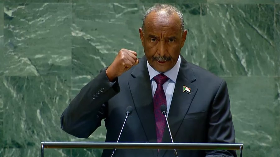 Sudan_tweet's tweet photo. #السودان | نص كلمة رئيس مجلس السيادة أمام الجمعية العامة للأمم المتحدة
نيويــــورك 26 سبتمبـــــر 2024م
أخاطبكم اليوم بإسم شعب وحكومة السودان وبدءاً يسعدني أن أهنئي السيد رئيس الدورة الحالية وفريقه متمنياً لهم التوفيق في ظل تزايد مهددات الأمن والسلم الدوليين هذه المهددات التي وضعت منظمتنا على المحك وتضررت مبادئ الحرية والسلام والعدالة وأُنتهك القانون الدولي .
إذ أن السودان يُؤمن ويدعم دور الأمم المتحدة ويدعم المبادرات الراعية لإصلاح وتطوير عمل أجهزتها وخاصة مجلس الأمن لترسيخ التُعددية والأمن الجماعي وصيانة حقوق الإنسان ومواجهة تحديات التغير المناخي والإرهاب المحفز عرقياً وأيدولوجياً .
الحضــور الســـادة والسيــــدات
يرحب السودان بموضوع الدورة (الوحدة في التنوع لتعزيز السلام والتنمية المستدامة والكرامة الإنسانية ) كما يرحب بالأولويات التي حملتها رؤية رئيس الدورة الحالية . أيضاً يُؤمن على ضرورة تنفيذ مخرجات قمة المستقبل خاصة ما يلي إصلاح الأمم المتحدة ومجلس الأمن ليتمكن من وضع حد للأزمات وإستمرارها مما يهدد السلام الدولي والتوافق بين الأمم والشعوب.
الحضــــور الكريــــــم
إن تنامي التصرفات الإنفرادية خارج نطاق الأمم المتحدة بما يتنافى مع الميثاق والقانون الدولي وإستخدام وسائل وآليات الإكراه السياسي والإقتصادي لتحقيق أهداف سياسية تساهم بشكل رئيسي في زعزعة الإستقرار الأمني والسياسي والإقتصادي وإشعال الحروب كما أن الإنتقائية وإزدواجية المعايير باتت السمة الغالبة في العلاقات الدولية .
السيــــــد الرئيــــــــس
لعلكم تدركون حجم التحديات والتآمر الذي يتعرض له بلدي السودان جراء حرب شنتها مجموعة تمردت على الدولة بدعم سياسي ولوجستي محلي وإقليمي وتابعتم حجم الجرائم والفظائع والإنتهاكات التي إرتكبتها تلك المجموعة المتمردة ضد الشعب السوداني وكيان الدولة السودانية حيث بدأت هذه الحرب بمحاولة للإستيلاء على السلطة بقوة السلاح وسرعان ما تغيرت إلى حرب شاملة ضد الشعب السوداني ودولته وأستحقت من خلال ما رصد لها من جرائم تطهير عرقي وتهجير قسري وإبادة جماعيه إرتكبتها مليشيا الدعم السريع أن تُصنف كجماعة إرهابية فهي تمارس جميع هذه الجرائم بإستمرار وبكل أسف تجد الدعم والمساندة من دول في الإقليم تمدهم بالمال والمرتزقه لتحقيق مكاسب سياسية وإقتصادية في تحدي صارخ للقانون والإرادة الدولية .
إن جرائم هذه المجموعة الإرهابية طالت حتى مقار البعثات الدبلوماسية والمنظمات ومنقولاتها حتى الأمم المتحدة لم تسلم مقارها ومنقولاتها وظلت هذه المجموعة الإرهابية المملوكة لآل دقلو تتحدى القوانين والإلتزمات الدولية دون الإكتراث من العواقب و ما رفضهم لمقررات إعلان جدة ورفضهم لقرارات مجلس الأمن بحظر توريد السلاح إلى دارفور وإستمرارهم في التطهير العرقي في دارفور وآخر تحدي لهذه القرارات واضح في عدم الإمتثال للقرار الخاص بالفاشر عاصمة ولاية شمال دارفور .
السيــد الرئيـــس
أنا أتساءل هنا لماذا لم تتخذ المنظومة الدولية إجراءً حاسماً ورادعاً حيال هذه المجموعة ومن يقف خلفها رغم كل ما ذكرت وشاهد العالم من إرتكاب لجرائم ضد الإنسانية وجرائم حرب ورفض تنفيذ قرارات مجلس الأمن والمنظمات الإقليمية هذا الأمر يعزز ما ذكرته من ضرورة إصلاح مجلس الأمن حتى لا تصبح إزدواجية المعايير والإفلات من العقاب والمساءلة سمة من سمات هذه المنظمة .
الســـادة والسيـــــدات
هذا العدوان المدمر الذي تقوده مليشيا الدعم السريع مسنودة بدول في إقليمنا وفرت لهم الدعم المالي وسهلت لهم تجنيد وترحيل المرتزقة والسلاح مماتسبب في قتل عشرات الألاف وتهجير ملايين السودانيين من مواطنهم حيث أنهم يهربون من كل مكان تذهب إليه هذه المجموعات الإجرامية ويلجأون إلى مناطق الحكومة وأماكن سيطرة القوات المسلحة حيث يعيش ملايين السودانيين الأن في أمان ، إن إستمرار الهجمات الممنهجة التي تقوم بها هذه المليشيا يزيد يومياً من معاناه مواطنينا في كل مكان لذلك سعينا مبكراً لإيجاد الحلول حيث كان إعلان جدة في مايو 2023م كافي لوقف الحرب وعودة الحياة لكن القوى السياسية والإقليمية الداعمة لهذه الحرب كانت ترى غير ذلك وأدى ذلك إلى الوضع الذي نعيشه اليوم وفي سبيل تخفيف ورفع المعاناة عن المواطنين وتسهيل إيصال المساعدات الإنسانية فتحنا حدودنا ومطاراتنا وأزلنا كل القيود والإجراءات التي يمكن أن تُعطل دخول المساعدات إلى المحتاجين .
السيــد الرئيــس الحضــور الكـــرام
إن حكومة السودان ماضية بعزم في سياستها لتسهيل العمل الإنساني وحماية القوافل والطواقم الإنسانية والطبية وتؤكد إلتزامها التام بالقانون الدولي الإنساني وإجراءات حماية المدنيين الذي تقع على عاتقنا مسئولية حمايتهم حيث يتعرض النساء والأطفال في مناطق سيطرة المليشيا لكل أنواع الإنتهاكات ووصل الأمر أحياناً إلى بيعهم في الأسواق .
إن الأزمة الإنسانية التي يعيشها جزء كبير من شعبنا الأن بسبب عدوان مليشيا دقلو تتطلب تضافر جهود المجتمع الدولي والمنظمات والإيفاء بالإلتزامات الدولية المعلنة في تقديم العون المطلوب واللازم لملايين الفارين والنازحين واللاجئين ومن جانبنا فعلنا وسنفعل كل ما من شأنه إيصال المساعدات إلى المحتاجين وفي هذا المقام لا بد أن نشكر كل دول الجوار التي إستقبلت الفارين واللاجئين والدول والمنظمات التي قدمت المساعدة للشعب السوداني وأذكر منها الأشقاء في مصر وقطر وتركيا وأرتريا والكويت وجنوب السودان وأخص بالشكر من المنظمات مركز الملك سلمان واليونسيف وبرنامج الغذاء العالمي .
السيــد الرئيــس الحضـــور الكريـــم
إننا أمام تحدي كبير وهذه المنظمة الأممية يجب أن تضطلع بمسئولياتها في حماية الدول النامية من أطماع الدول التي ما زالت تعتقد أنها ستتحكم في مقدرات الشعوب بما تملكه من قوة أو مال نقول لهم إن الشعوب إرادتها أقوى من كل ذلك وستنتصر إرادتها . إن كثير من الأزمات ومن ضمنها ما نعيشه اليوم في بلدي أسبابها ما ذكرت في مقدمة خطابي من إزدواجية المعايير والإكراه السياسي والإبتزاز الإقتصادي وعجزنا كمنظومة منوط بها حفظ الأمن والسلم الدوليين من ردع من يتحدى الإرادة الأممية .
السيـــد الرئيـــس
إن سوق المبادرات وتجيير وتوجيه مقترحات الحلول لخدمة جهات معينة أو لتلبية مصالح دول أصبحت هذه الأساليب غير مقبولة وليست ذات جدوى في دولنا النامية التي تكثر فيها النزاعات المفتعلة فالمكلية الوطنية للحلول هي الطريق الأمثل للمعجالة . إننا في السودان سعينا منذ بداية العدوان على الدولة في سبل وقف الحرب وإنهائها لتجنيب البلاد الدمار الذي تتعرض بسبب إعتداءات مليشيا دقلو أخوان على الشعب والبلاد لذلك إنخرطنا في كثير من المبادرات البناءة وما زال يحدونا أمل في مساعدتنا على إيقاف هذه الحرب بما يضمن كرامة الشعب وسيادة الدولة وعدم العودة مرة أخرى للحرب مع وجوب المحاسبة وعدم الإفلات من العقاب لذلك فإن خارطة إنهاء الحرب في السودان واضحة المعالم.
فأولاً يجب أن تنتهي العمليات القتالية ولن يتم ذلك إلا بإنسحاب المليشيا المتمردة من المناطق التي إحتلتها وشّردت أهلها وتجميعهم في مناطق محددة وتجريدهم من السلاح ليتمكن المواطنين من العودة إلى مناطقهم حيث يسهل وصول المساعدات إليهم وتفتح الطرق والمطارات وتعمل وسائل الإنتاج .
ثانياً يعقب ذلك عملية سياسية شاملة تعيد مسار الإنتقال السياسي الديمقراطي ووضع الحلول المستدامة بملكية وطنية تمنع تكرار الحروب والإنقلابات العسكرية .
السيــد الرئيــس الحضــور الكـــرام
هنا أؤكد أن القوات المسلحة السودانية وهي من أقدم مؤسسات الدولة وتعمل بمهنية تامة دون الإرتهان لأي كيان سياسي ملتزمة تماماً بعملية التحول الديمقراطي وحق الشعب السوداني في إختيار من يحكمه لذلك هي حريصة على الوفاء بإلتزامها الأول الذي ضربته بعد ثورة ديسمبر المجيدة في 2019م في تسليمها للسلطة لأي حكومة توافقية أو منتخبة ولن تسمح بعودة النظام السابق الذي رفضه الشعب إلى سدة الحكم وتؤكد إلتزامها بالمساهمة الإيجابية في تسهيل عملية الإنتقال إلى الحكم المدني ، كما نُجدد إلتزام الحكومة بالبحث عن السلام مع كل المجموعات التي لا زالت تحمل السلاح مع إلتزامنا بإكمال إتفاق سلام جوبا الموقع في 2020م.
وفي ظل هذه الحرب ظلت القوات المسلحة ملتزمة بالقانون الدولي والإنساني وإتفاقيات وبروتوكلات جنيف وبذل أقصى الجهود لحماية المدنيين وتسهيل المساعدة في إيصال العون الإنساني لمختلف مناطق السودان وأقول لكم السيد الرئيس إننا في حكومة السودان مستعدون للإنخراط في أي مبادرة تنهي هذه الحرب متى ما كانت هذه المبادرة تدعم الملكية الوطنية للحل وتنهي إحتلال المليشيا المتمردة للمناطق المختلفة و بما يضمن كرامة الشعب وسيادة الدولة على أراضيها كخطوة أولى و ضرورية لإستعادة المسار الديمقراطي ولن يكون مقبولاً لحكومة وشعب السودان مشاركة أي دولة أو منظمة دعمت الحرب أو شاركت في قتل السودانيين وتشريدهم سواءً بالإمداد بالسلاح أو تسهيل عبوره أو قدمت الدعم السياسي أو أي من أنواع الدعم في ما يلي العدوان على الدولة السودانية وشعبها وهنا أؤكد أننا ماضون في هزيمة ودحر هؤلاء المعتدون مهما وجدوا من دعم ومساندة .
السيد الرئيس لزاماً أن نشكر الدول والمنظمات والمجموعات الحقوقية أو الطوعية التي وصفت ما يجري في السودان وصفاً صحيحاً وأُحي وأشُيد بمخرجات قمة المنامة وقمة البحيرات برواندا وإجتماع منظمة التعاون الإسلامي بياوندي حيث جميعها وصفت ما يجري بأنه تمرد من مليشيا على الدولة السودانية وأننا يا سيادة الرئيس نريد من هذه المنظمة الأممية حتى نكبح جماح الجماعات المسلحة ونردع أي محاولة في المستقبل يمكن أن تحدث في دول أخرى يجب علينا أن نُوصف تمرد مليشيا الدعم السريع وصفاً حقيقياً بأنها قوة مسلحة تمردت على الدولة وأرتكبت جرائم ترقى لتصنيفها كجماعة إرهابية وهذا من واجب هذه المنظمة.
السيـــد الرئيـــــس
قبل أن أختم حديثي نؤكد في حكومة السودان موقفنا الثابت تجاه القضية الفلسطينية وحق الشعب الفلسطيني في إقامة دولته المستقلة ضمن حدود ال (67) والإنهاء الفوري للعدوان على غزة ونوصي بقبول عضوية فلسطين الكاملة في هذه المنظمة .
ختاماً أجدد شكر شعب وحكومة السودان لكل من وقف إلى جانبه في هذه المحنة التي يتعرض لها فما زال الإحتياج لإستمرار المساعدات وتقديم الدعم لملايين المحتاجين مطلوب ولك الشكر والتقدير السيد الرئيس والحضور الكرام .
وأقــول بـــأن إرادة الشعــــب سننتصر