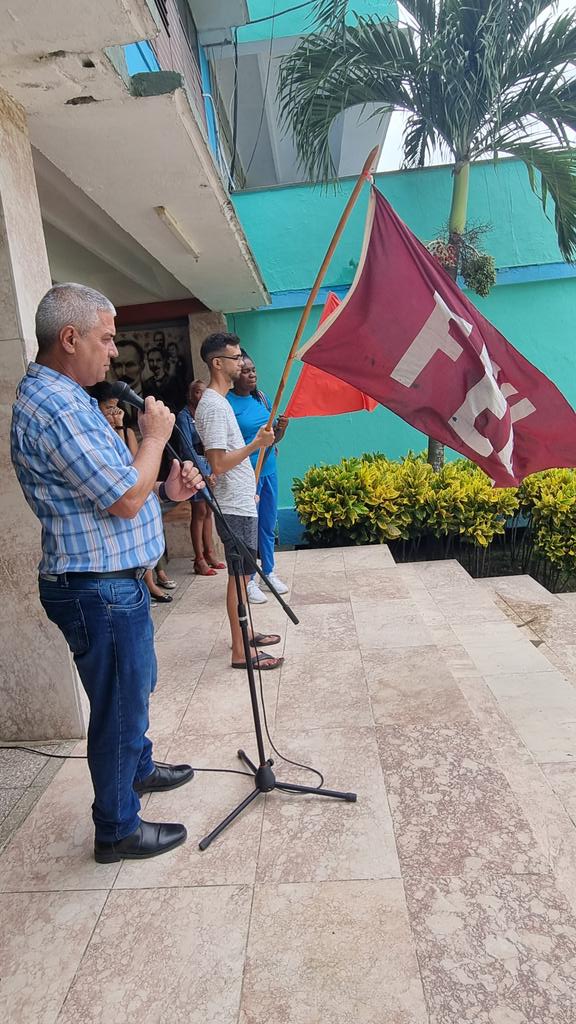 UnissJMarti's tweet photo. 🧳Regresa a su casa de altos estudios, la delegación unisseña que participó en los Juegos Universitarios Zonales de la región central.
Son recibidos por el Rector, la Vicerrectora primera y la dirección de la UJC y la FEU.
#UniversidadCubana
@CubaMES https://t.co/oLTBjw9Pbj