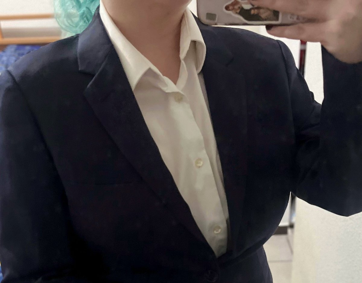 MattaskinDD's tweet image. He said "wear a suit", I obey. I'm ready for #Silverlines @daviddamiano99