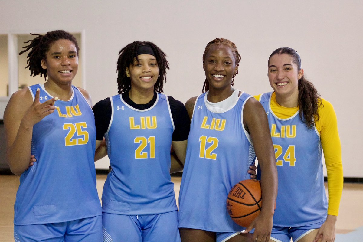 SharksWBB's tweet photo. First Day of Practice Frames 📸
#LockedInTogether | #RiseOverRun https://t.co/FNXuihgFtU