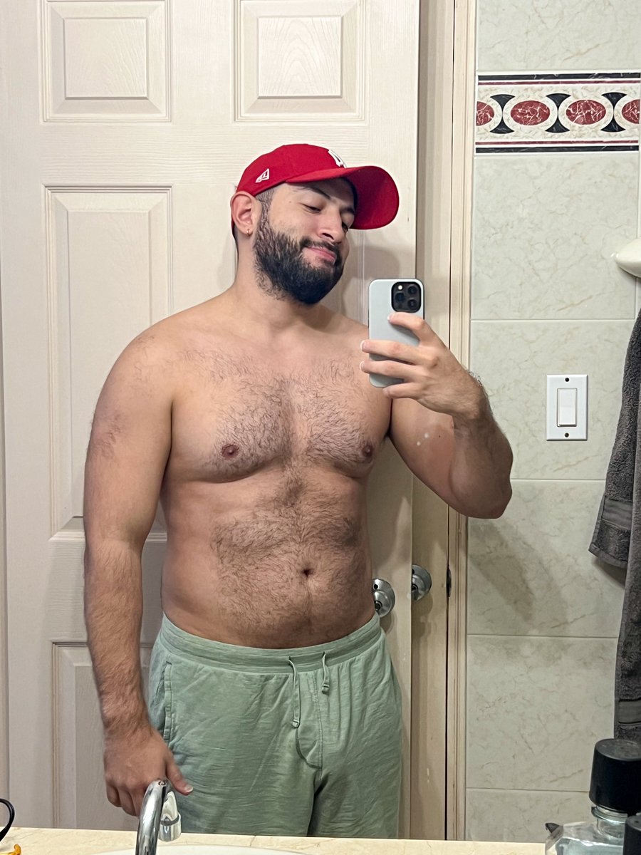 Hello 👋 Casi Viernes 🐻🐻🐻#hairyman #Barbudo #Bearded #Man #hairychest #panameño