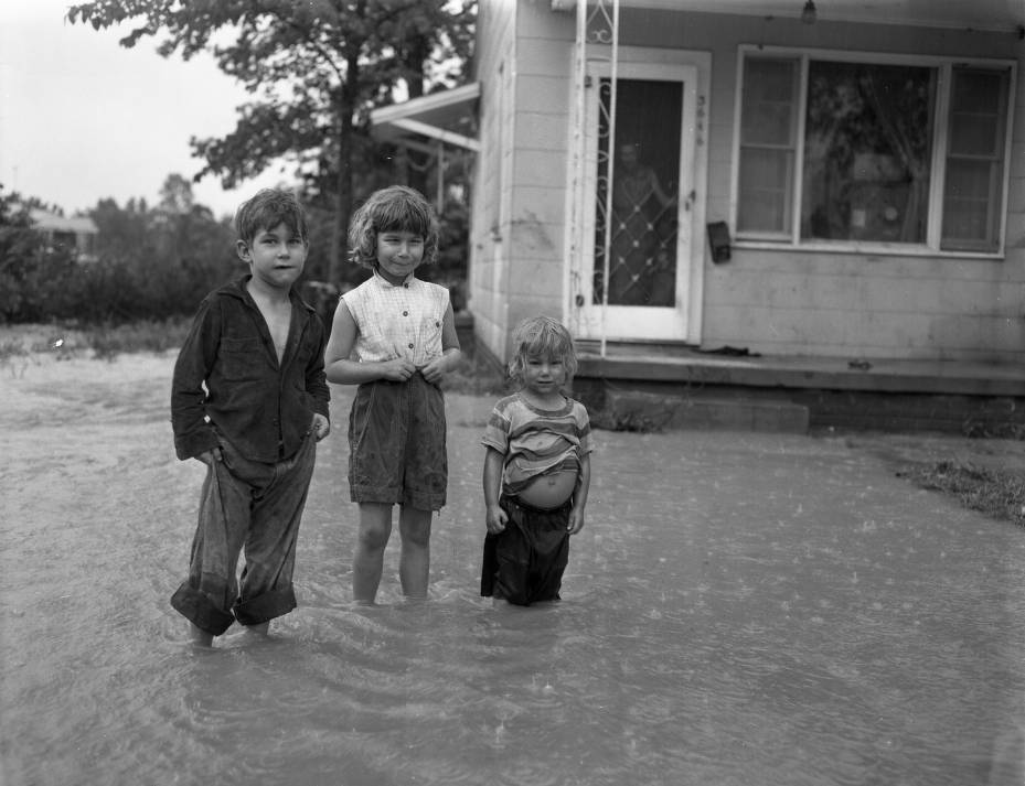 Columbia Photo Archive (@columbiascphoto) on Twitter photo 1957-05-11: Children stand in a deep rain puddle outside of their home.
📸: <a href="/accessfreely/">Richland Library</a> 1957-05-11: Children stand in a deep rain puddle outside of their home.
📸: <a href="/accessfreely/">Richland Library</a>