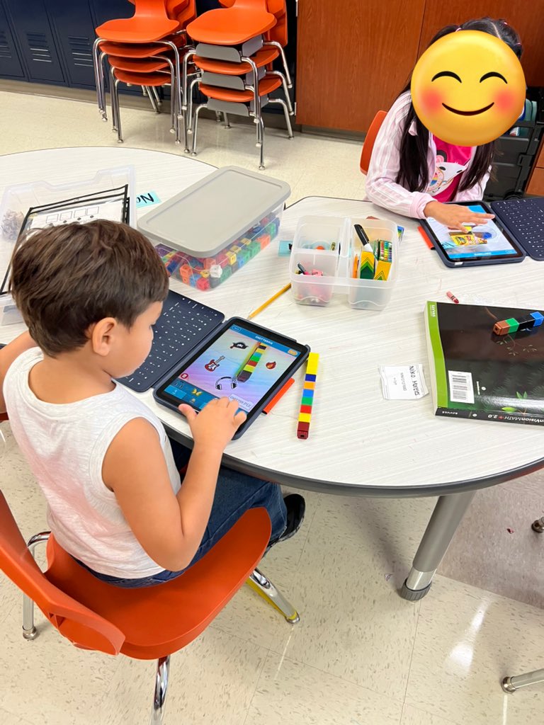 liz_duban's tweet image. Technology collaboration with @alvarezltech in science as 1st &amp;amp; 2nd graders students @PetersColonyES use Chatterpix to describe physical properties and nonstandard measurement of objects! @LISDScience @DigitalLISD