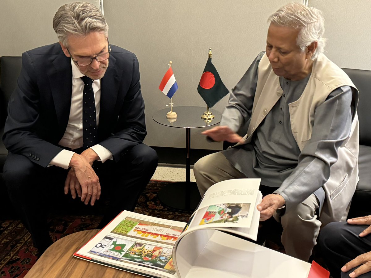 BDMOFA's tweet photo. 🇧🇩Chief Adviser HE Prof Muhammad Yunus &amp; 🇳🇱@MinPres (HE Dick Schoff) discussed on advancing #Bangladesh|#Netherlands ties, in "shared interests", particularly in transforming 🇧🇩#Agriculture sector.
@ChiefAdviserGoB @minbuza #Nederland https://t.co/bKB5EfptWG