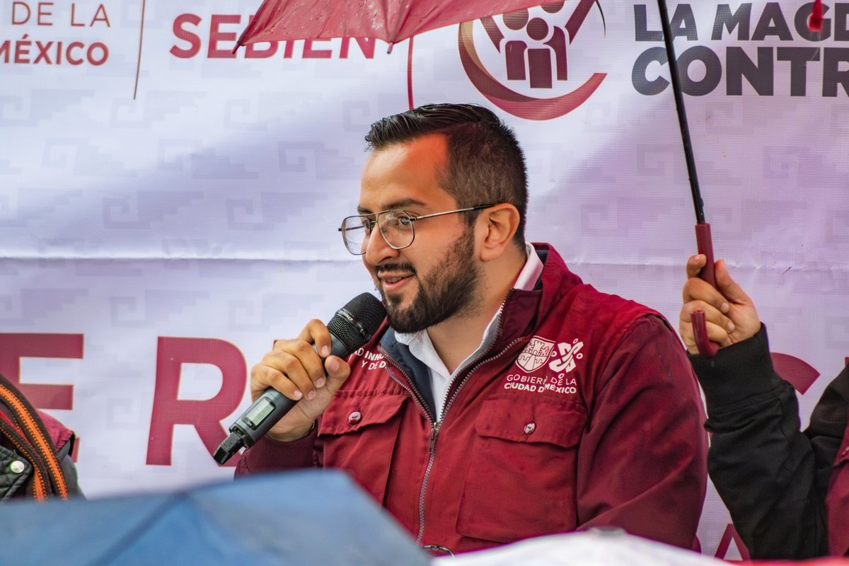 erika_jurez's tweet photo. ¡Ni la lluvia nos detuvo! 🌧️

Participé en la Asamblea de Rendición de Cuentas en #MagdalenaContreras, donde compartimos los avances de los programas, acciones y proyectos del @GobCDMX ejecutados con el invaluable apoyo del equipo de Participación Ciudadana de @DEPCMAC.

Juntos seguimos logrando resultados que mejoran la vida de las y los vecinos. 🏡🌈