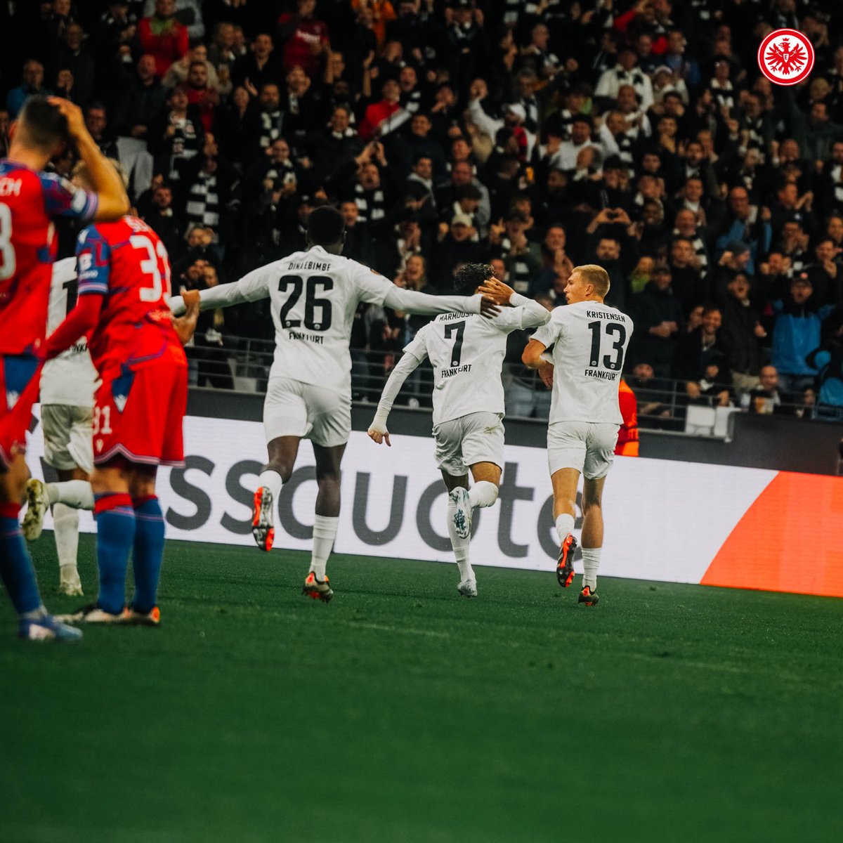 Eintracht's tweet photo. 😌👏 𝐠𝐨𝐚𝐥 𝐝𝐞𝐛𝐮𝐭 - Glückwunsch, Rasmus!
–––––
#SGEPLZ 3:3 | #SGE https://t.co/N6ogzuSUKw