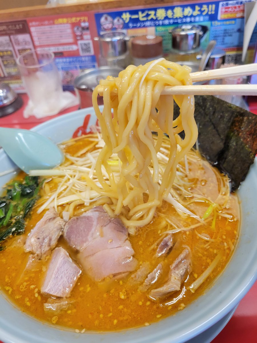Balmarumasa's tweet photo. 念願の山岡家!!

特製味噌ラーメン、メンカタ油多め味少し濃いめがマイオーダー♪
酔っぱらって電車乗り過ごしての新鎌ヶ谷での山岡家…最高で��わ～(笑)

ってかコレしか勝たん…(;´Д`)ﾊｧﾊｧ
何年ぶりだろ…
美味しかったです😆

#山岡家
#ラーメン
#ラーメン大好き
#特製味噌 https://t.co/LHox3eq6kq