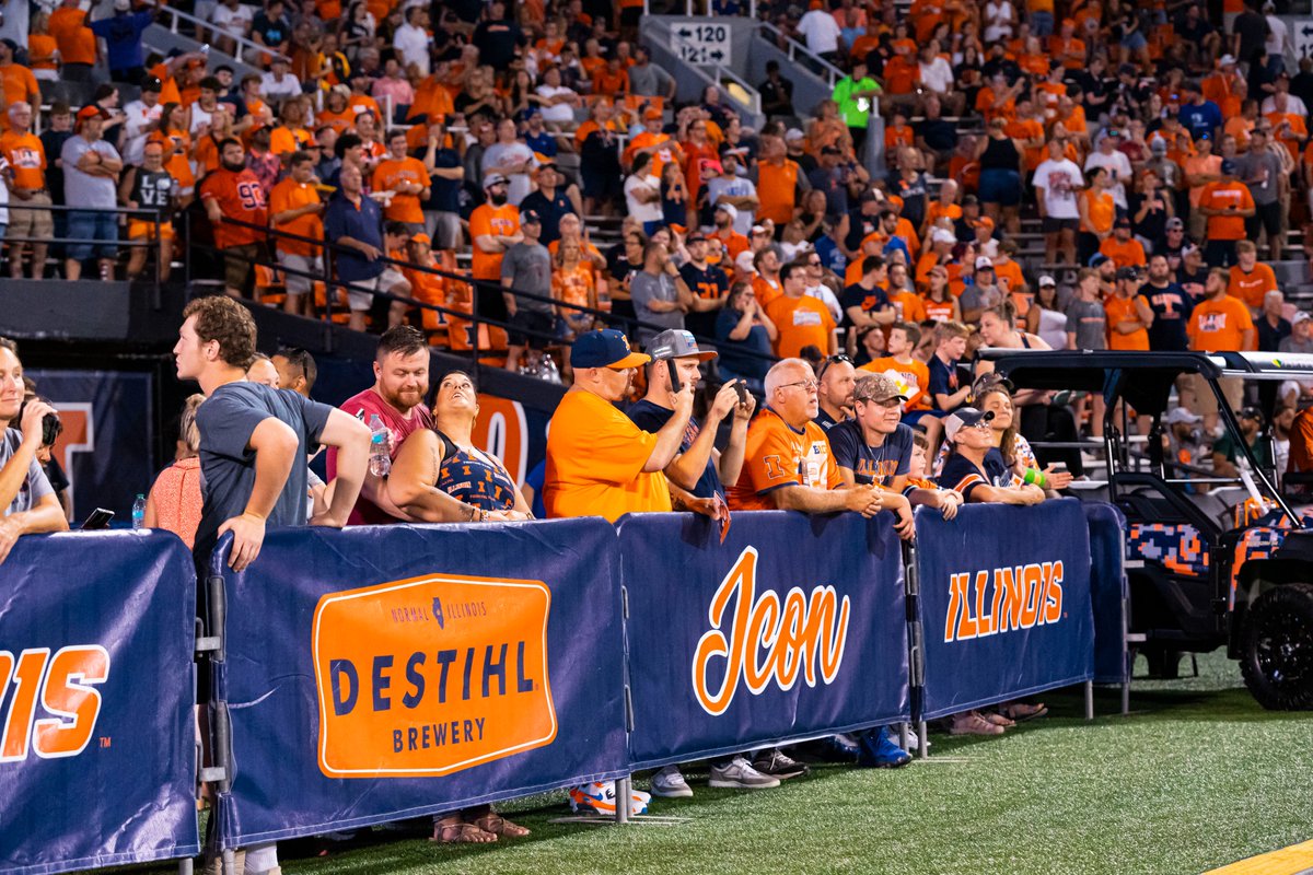 ICONforIllini's tweet photo. Road game weeks have us missing these moments together 🧡

Not an ICON member yet? Join at the Quad level+ before our next @IlliniFootball home game on 10/12 and enjoy on-field access for pregame festivities! 

➡️ https://t.co/ZRoeIFNF58

#illini | #BecomeAnICON https://t.co/IqHKsFkdMN