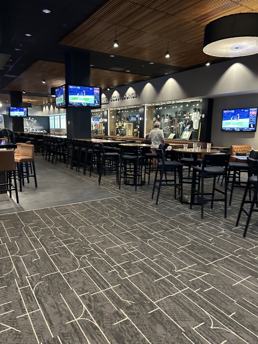 HeyTweetHarry's tweet image. Today began in Mr. Skins scout seats. It’s ending @NorthwesternMed under the watchful eye of the brilliant young medical staff @NmLiver But I got to see Ronnie Woo Woo in full  #Cubs uniform at the #WhiteSox game.  He asked how to get tickets 4 our hit play? #AnotherShotPlay.com