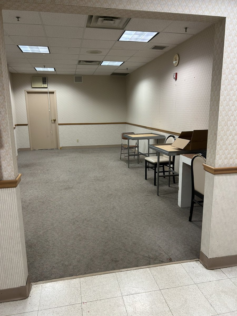 aesthetic__ars's tweet photo. I might actually be in the backrooms… https://t.co/TpxWgOj7Sf