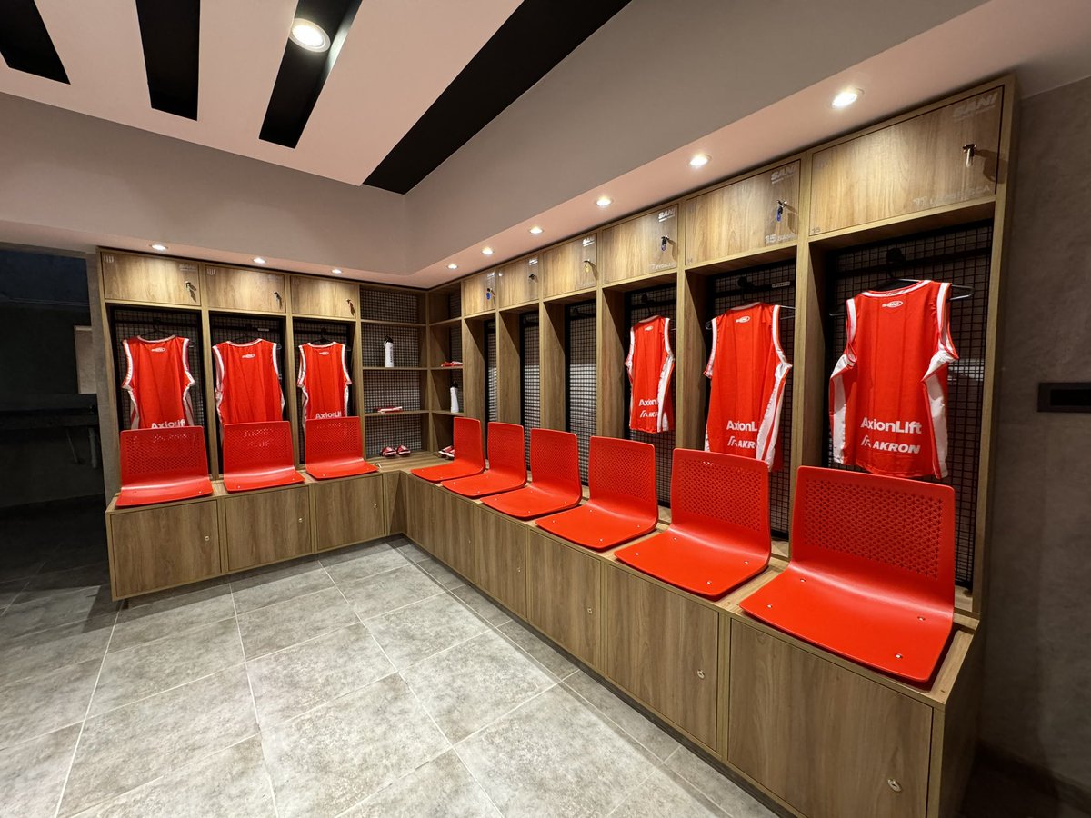 club_sanisidro's tweet photo. Habemus nuevos vestuarios 🤩

Remodelación completa y + confort.
¿Qué les parece? https://t.co/RdU9jiItuQ