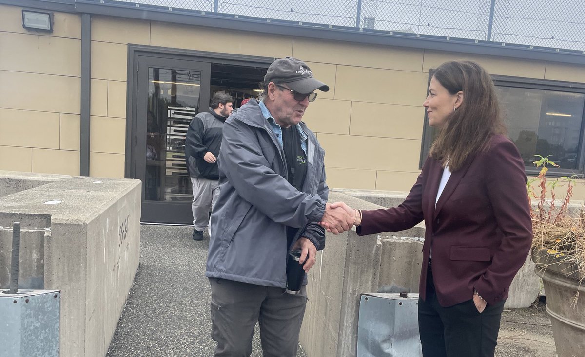 Governor Kelly Ayotte tweet media