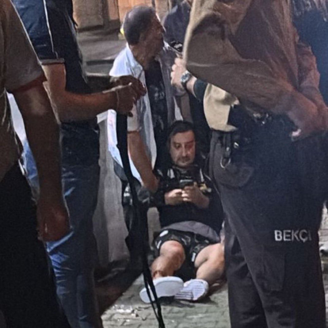 Serhat Akın çok geçmiş olsun.Umarım vuran da vurduran da en kısa zamanda yakalanır.Türk futbolunda daha neler göreceğiz kimbilir?