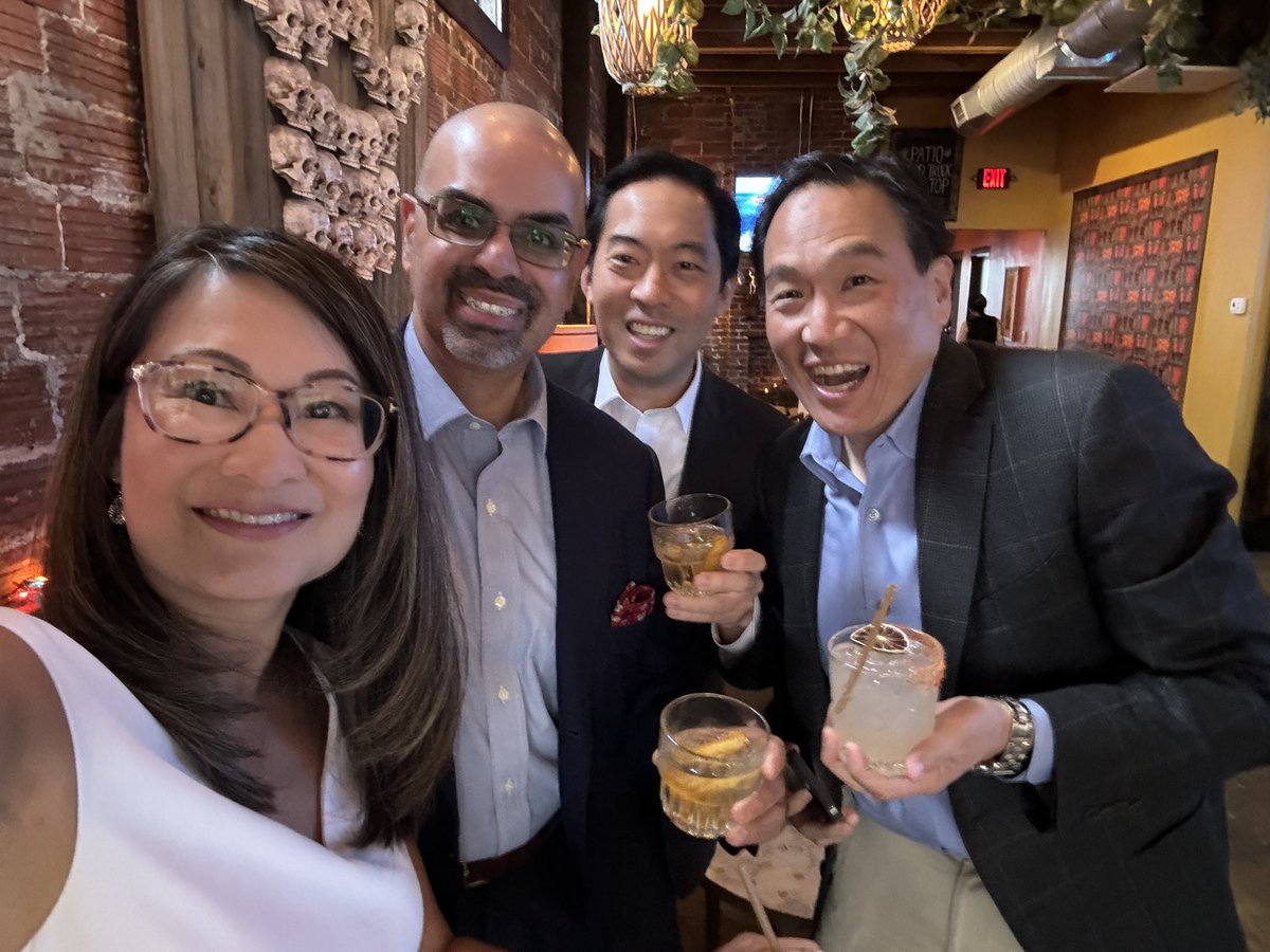 ErikaRangelMD's tweet photo. Best part of academic surgery is finding great friends anywhere you go. @AsianAcadSurg #halsted @AshGosain @dreskim @DChu80 https://t.co/18rUvuUm8P