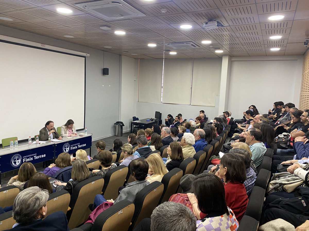 providencia_pc's tweet photo. Una vez más la desidia de los candidatos a la alcaldía de Providencia hacia las y los vecinos ha quedado demostrada. Se ha dado inicio al debate convocado por la Unión Comunal de Juntas de Vecinos, es decir, no la TV, la única candidata presente es @macafernandezd https://t.co/n3LzgUpzz7