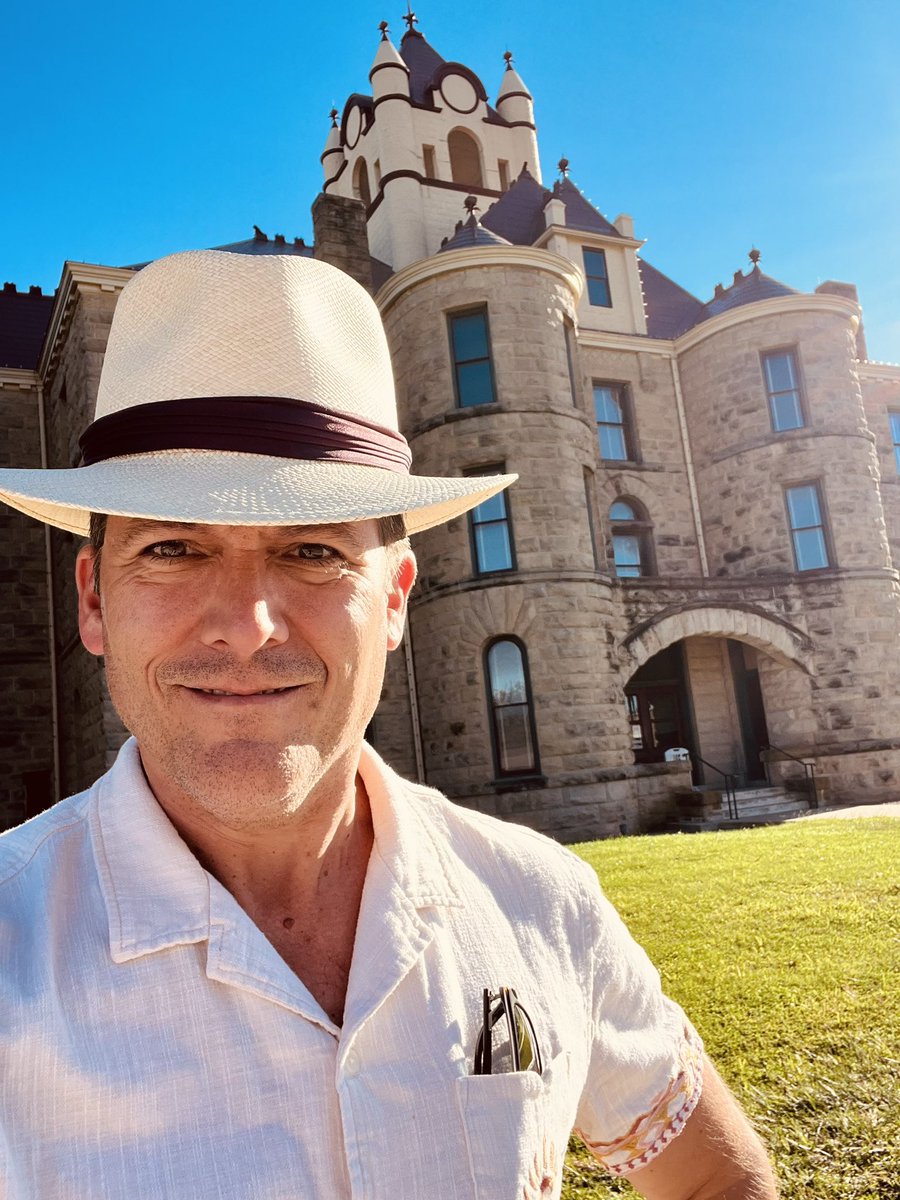 zachwolfelaw's tweet photo. If you have no artillery out front, are you even a small town Texas courthouse?
(McCulloch County)
#TexasCourthouses https://t.co/iMJVywmAl4