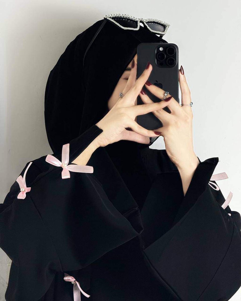 مغرمة بعالمي الخاص، هدوئي صمتي ضجيج قلبي بعالم لا أحد يفهمه إلا انا .