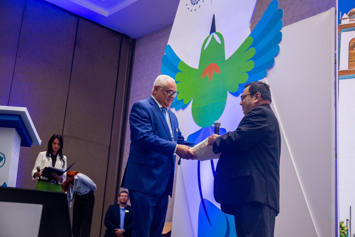 Ministerio de Hacienda tweet media