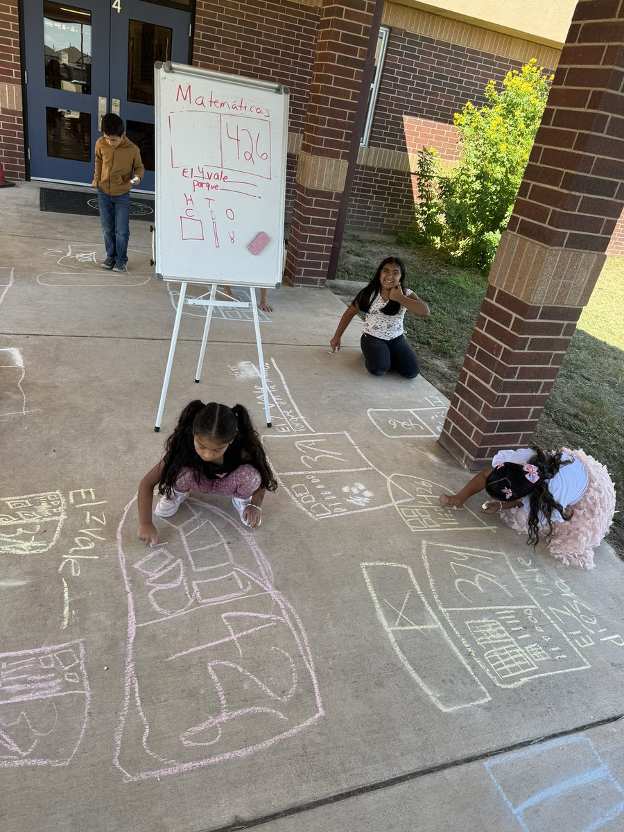 Roxologist's tweet image. Beautiful day outside for our @BluebonnetLions to write critically by justifying their responses in math! #beyondTHEworksheet #learningSTYLES #teachingSTYLES #learningCANlookMANYways