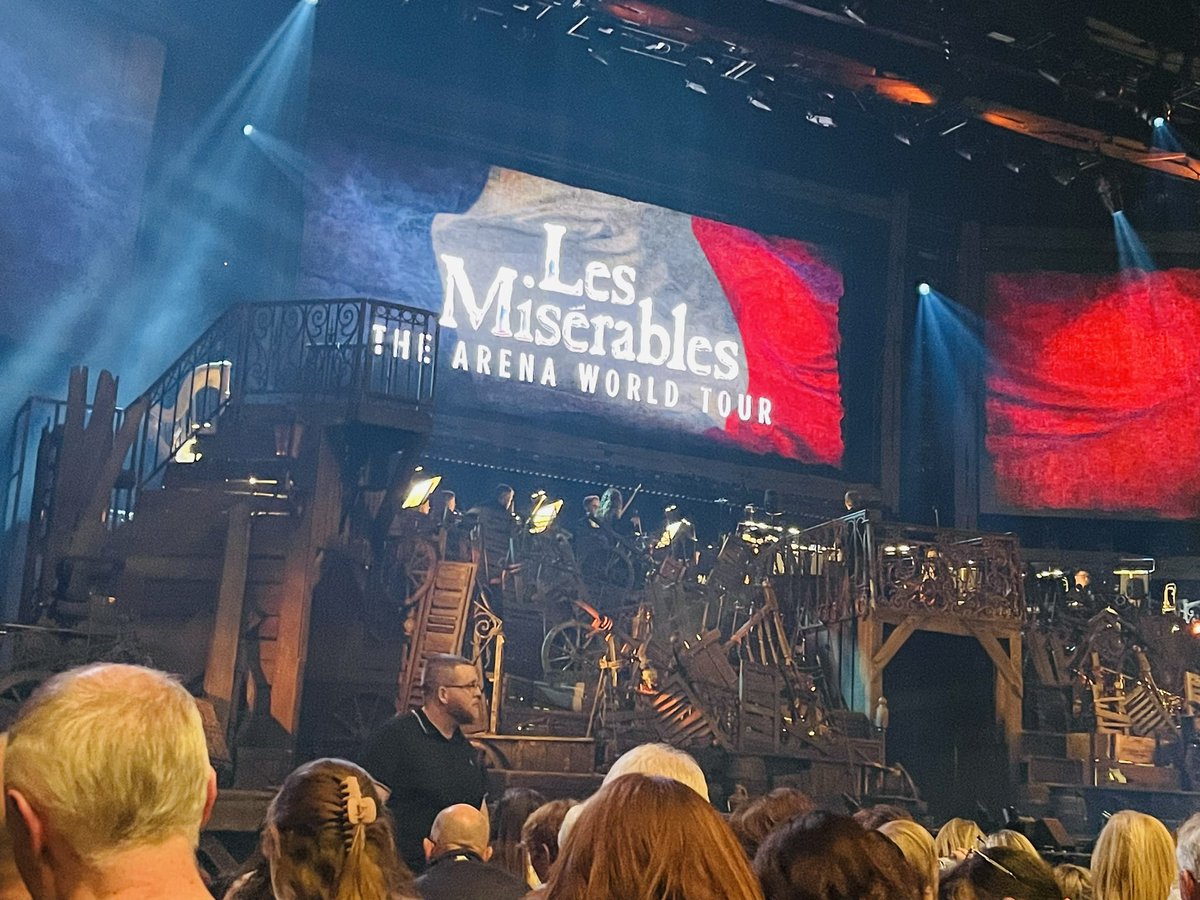 Entertainment tonight😍<a href="/mrmichaelball/">Michael Ball OBE💙</a> <a href="/AlfieBoe/">Alfie Boe OBE</a> everyone was amazing 🥰what a show <a href="/ashhaslett1/">Ashley Haslett</a> ❤️