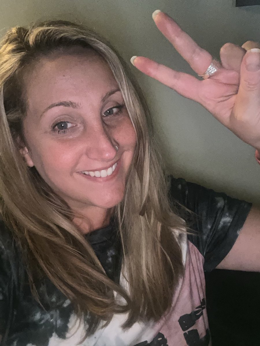 Salsyapal's tweet photo. Knowing you’re getting up for work in like 6 hours, yet remembering that you’re not currently in work and trying to appreciate every bastard second of it 😖😭😂 #readytoretire #cantdothisforever #wtafislife #Ineedtowinthelottery 🤞🤪 https://t.co/2gG7md0W2d