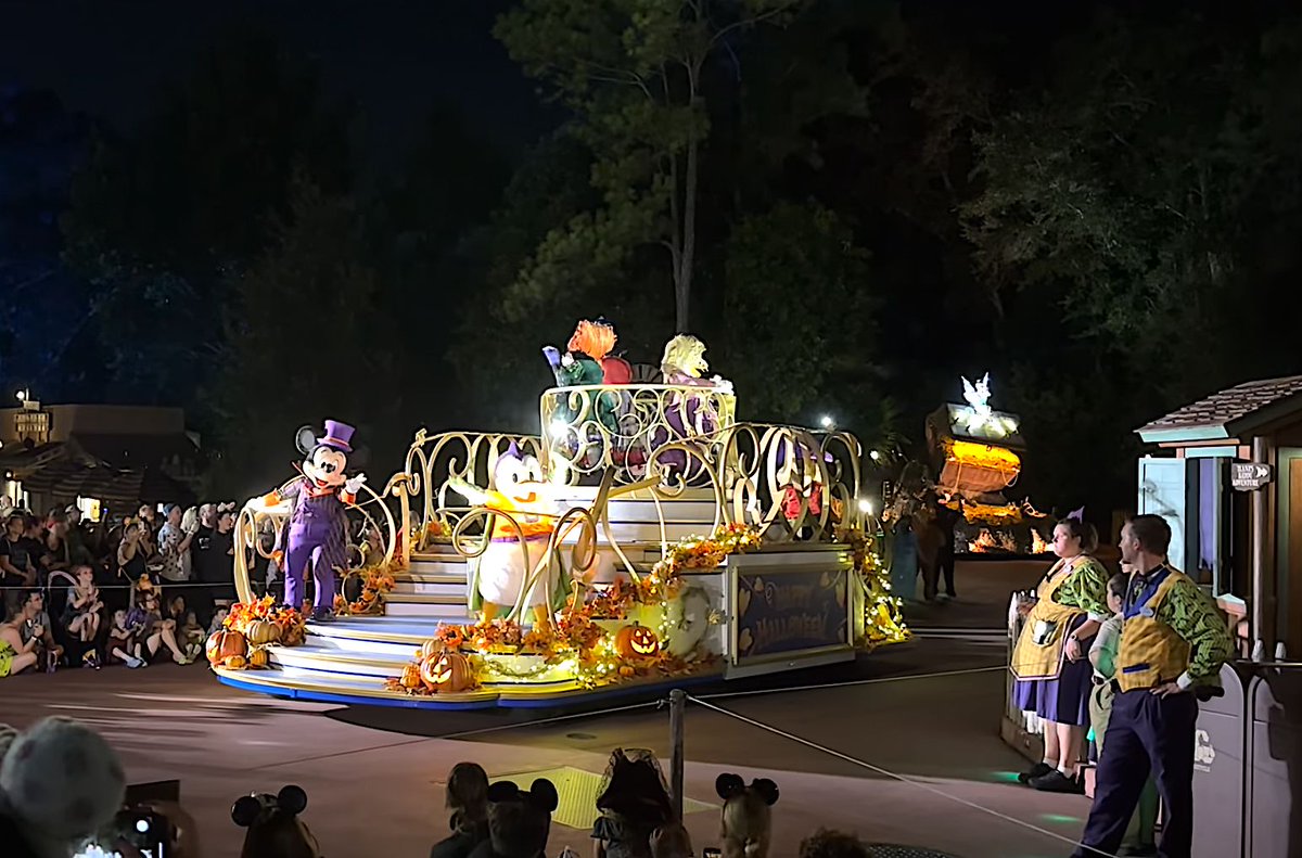 Due to Hurricane Helene, Disney has canceled today’s Mickey’s Not-So-Scary Halloween Party. Guest tickets will be refunded. The Magic Kingdom’s operating hours have been extended until 8 p.m. #HurricaneHelene #MNSSHP #MagicKingdom #DIsneyWorld #unofficialguide #theUGSeries